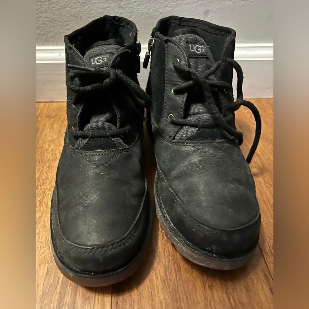 UGG BRADLEY ANKLE BOOTS KIDS BIG BOYS SIZE 5 EU 37  BLACK SHOES